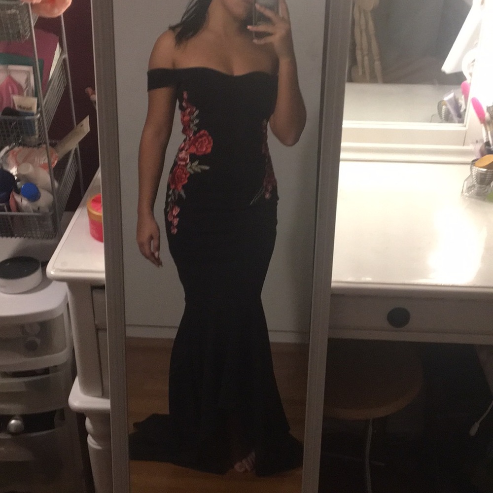 Black Off the Shoulder Prom Dress